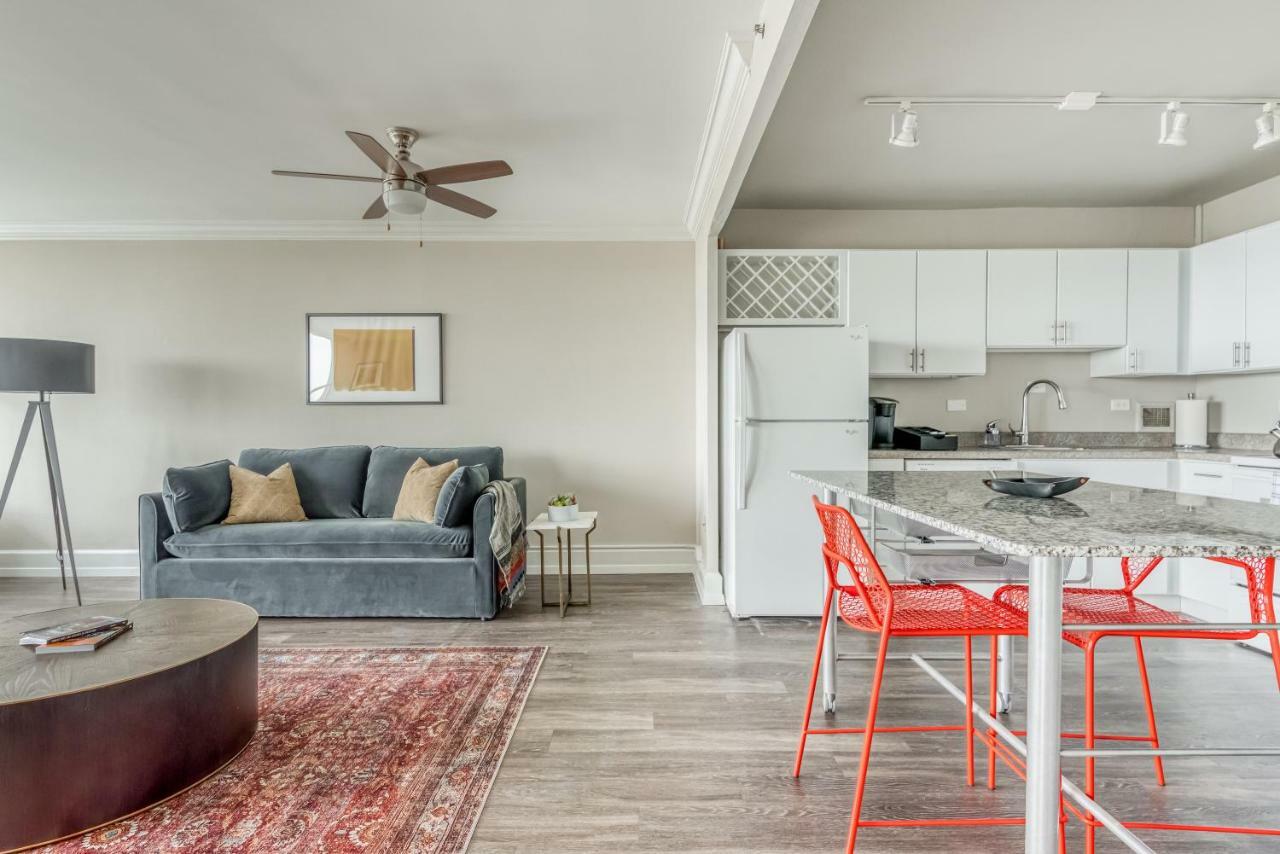 Mint House At 800 Tower -