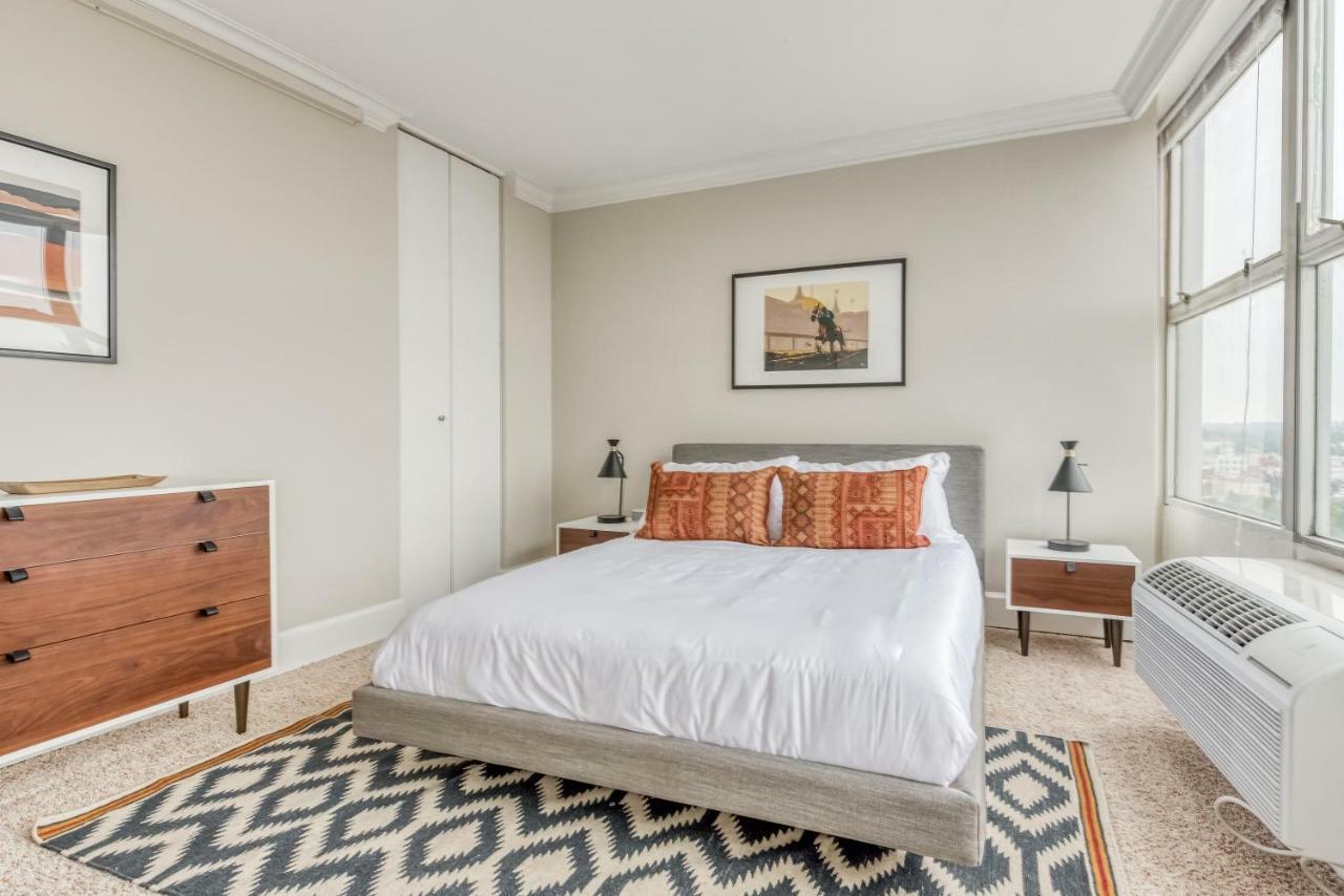 Mint House At 800 Tower -